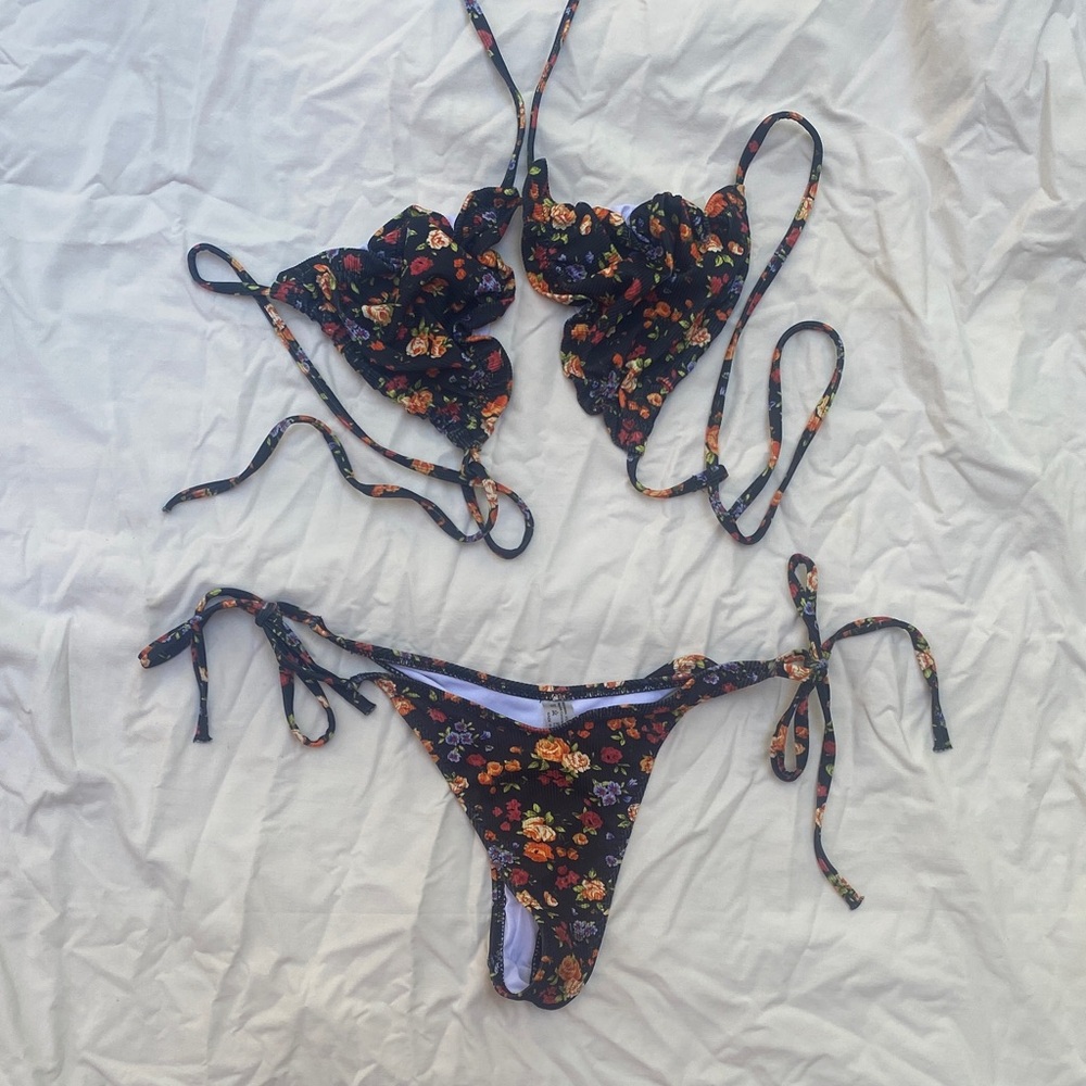 Black Floral Tie-Side Bikini Set Small 💖🌻🖤🖤🖤